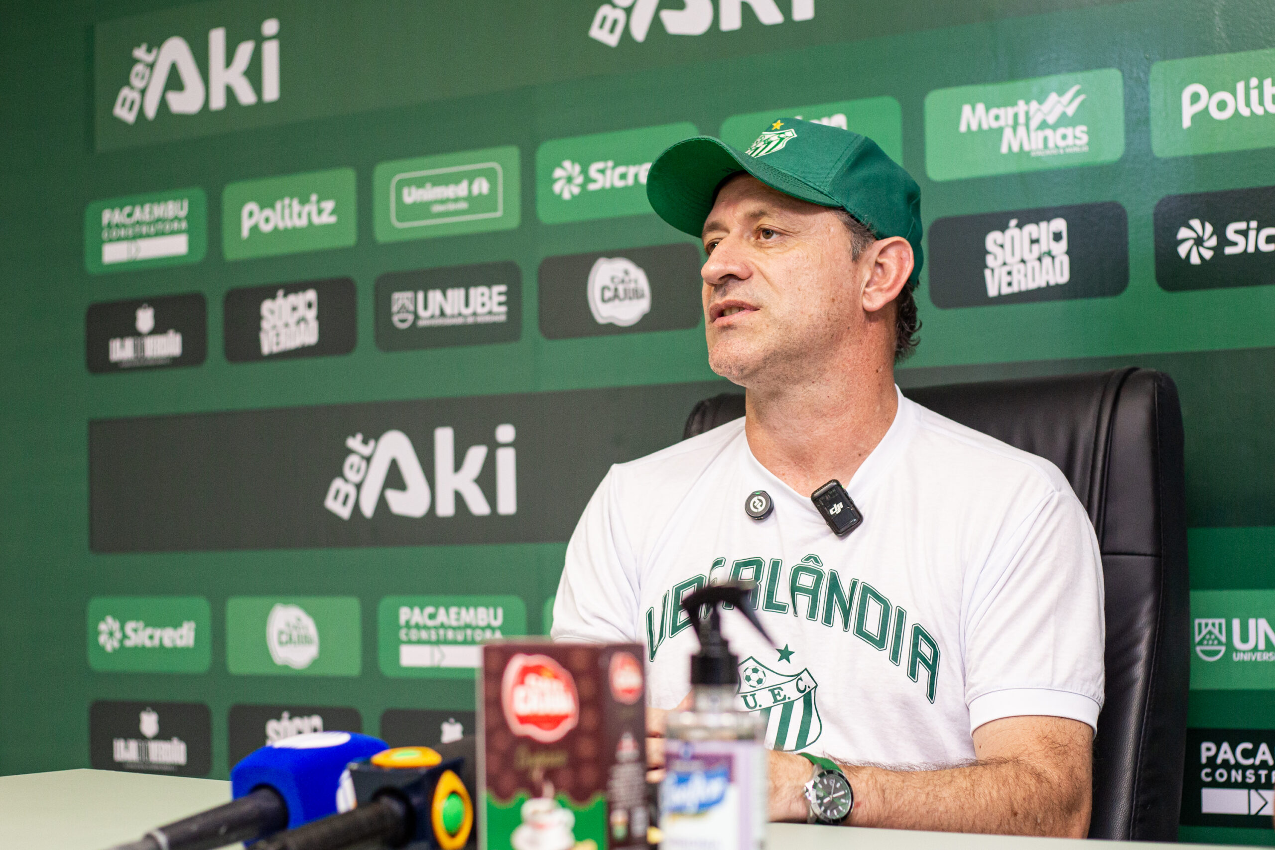 Uberlândia apresenta técnico Rogério Henrique