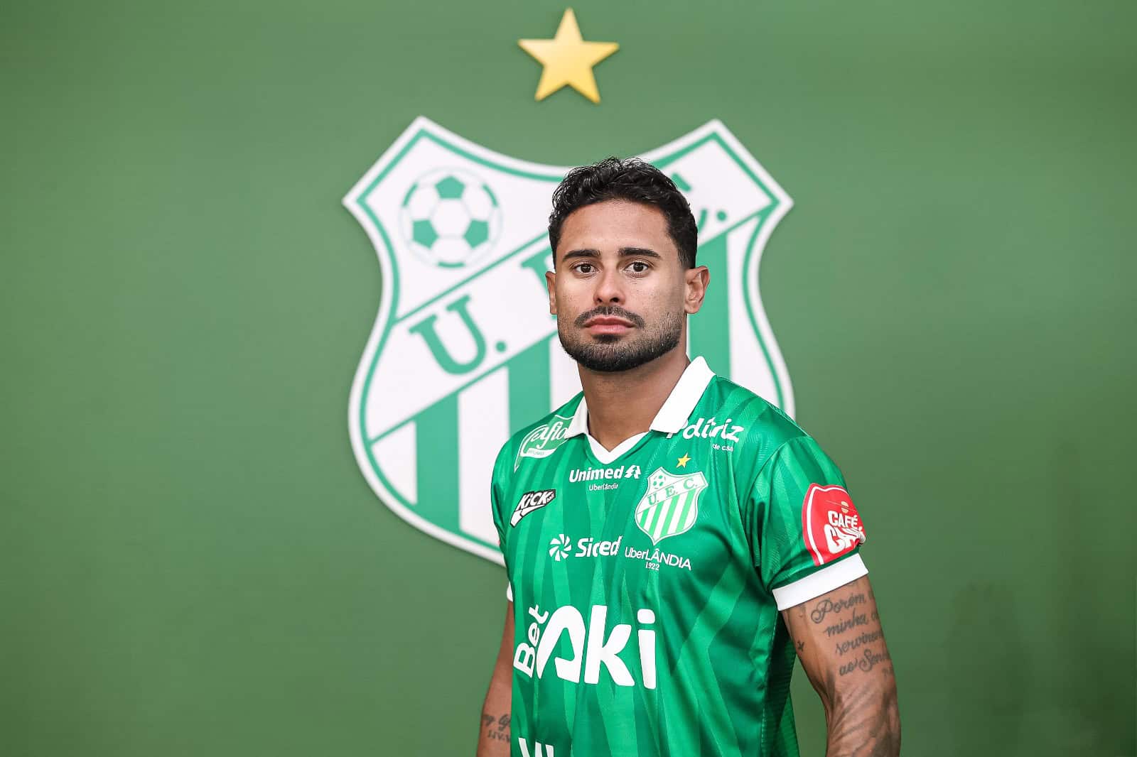 Uberlândia acerta com atacante Kayke Moreno