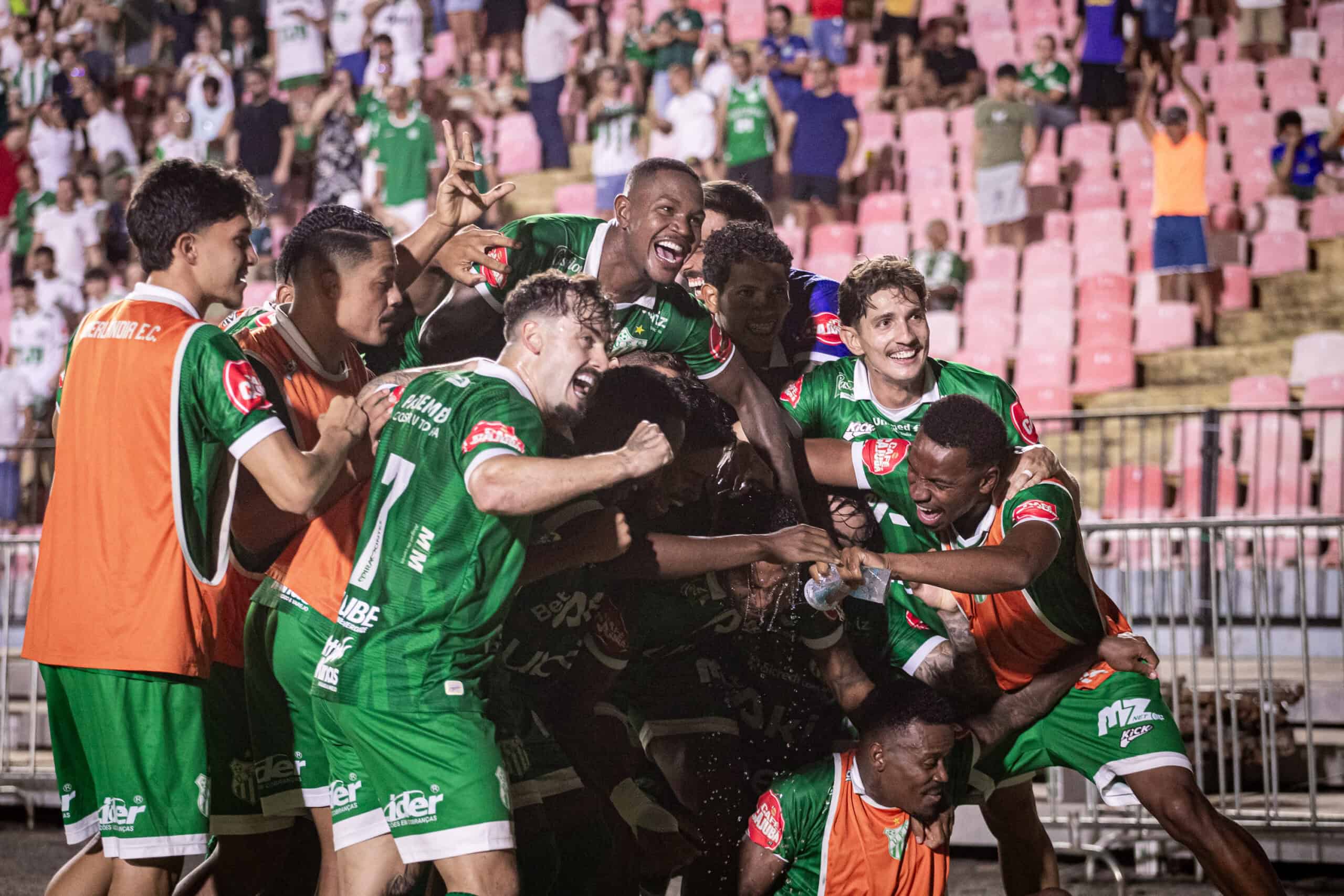 Uberlândia vence Operário e mantém liderança do grupo