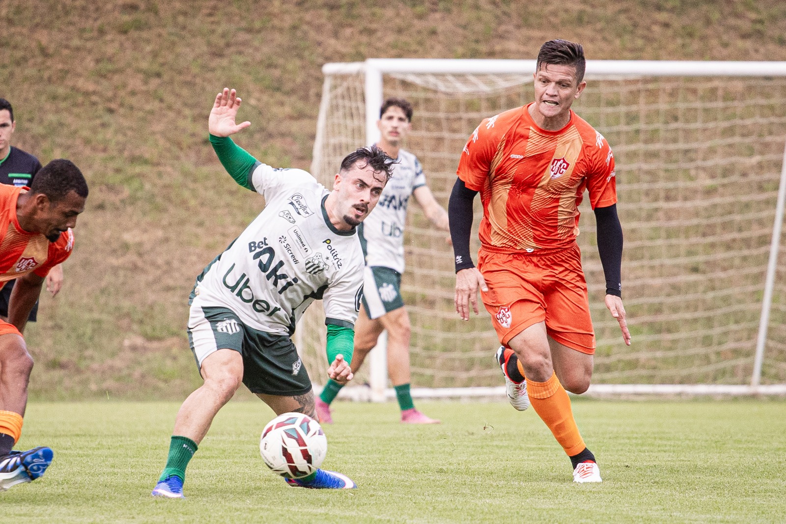 Uberlândia realiza jogo-treino com Uberaba