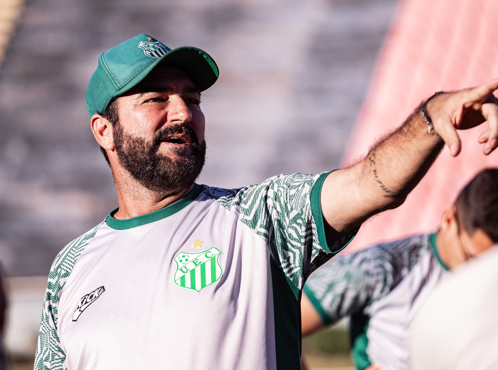 Uberlândia inicia confronto contra CSA no Parque do Sabiá